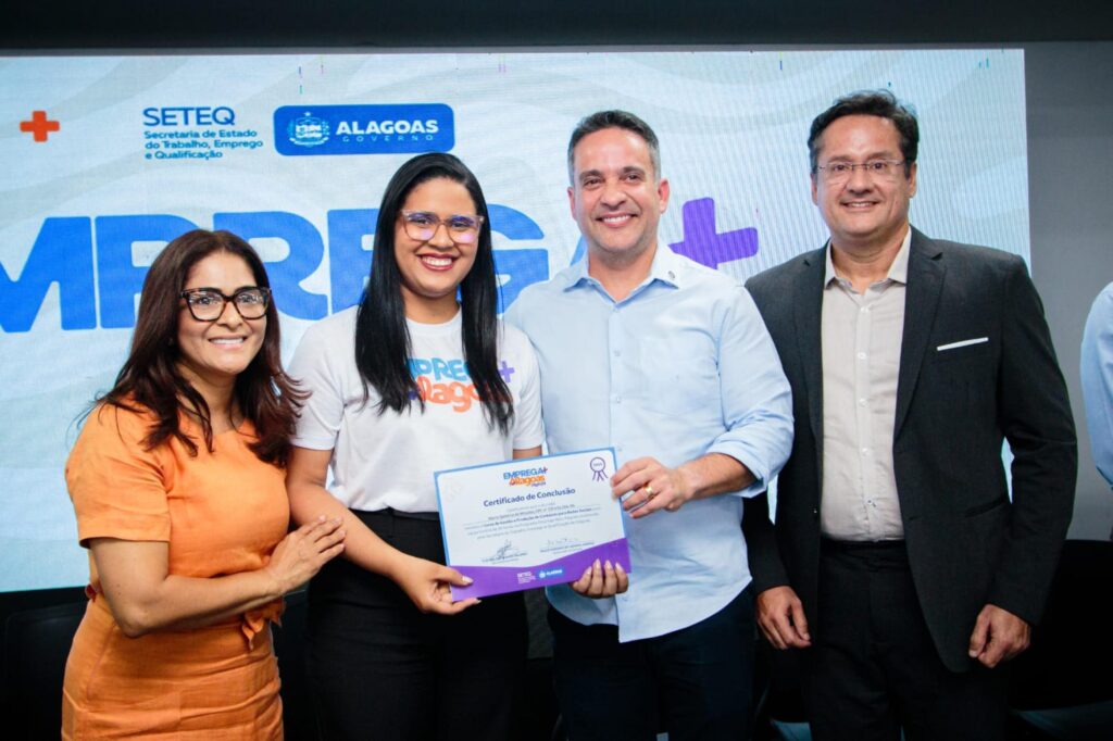 Foto: Pei Fon / Agência Alagoas / Certificados foram entregues pelo governador em solenidade nesta quarta-feira